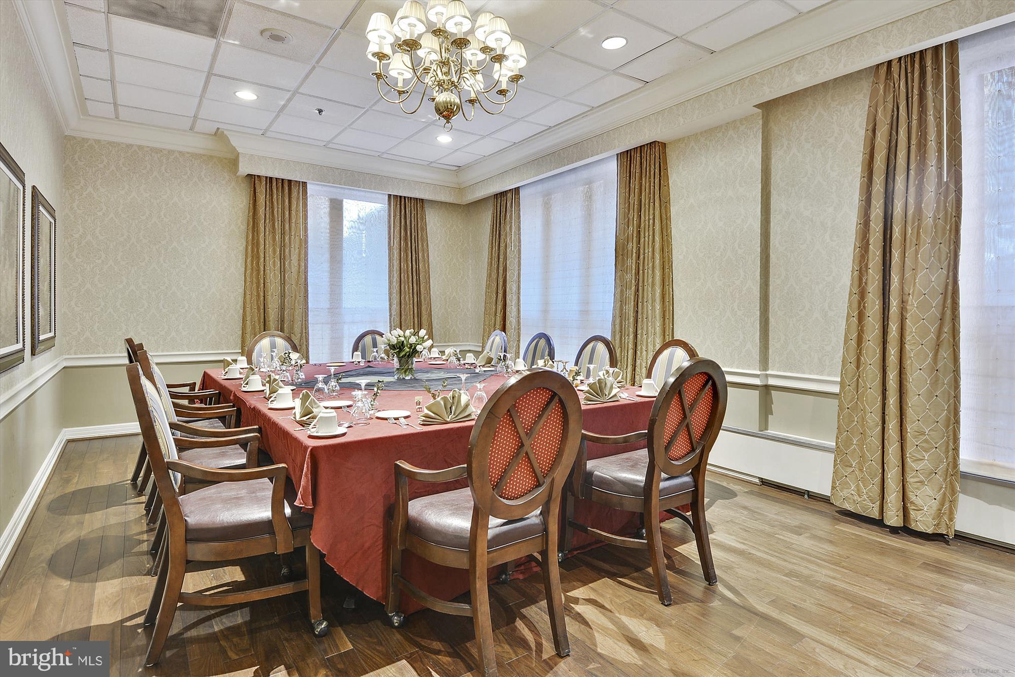 THE JEFFERSON - SUNRISE SENIOR LIVING - Residential