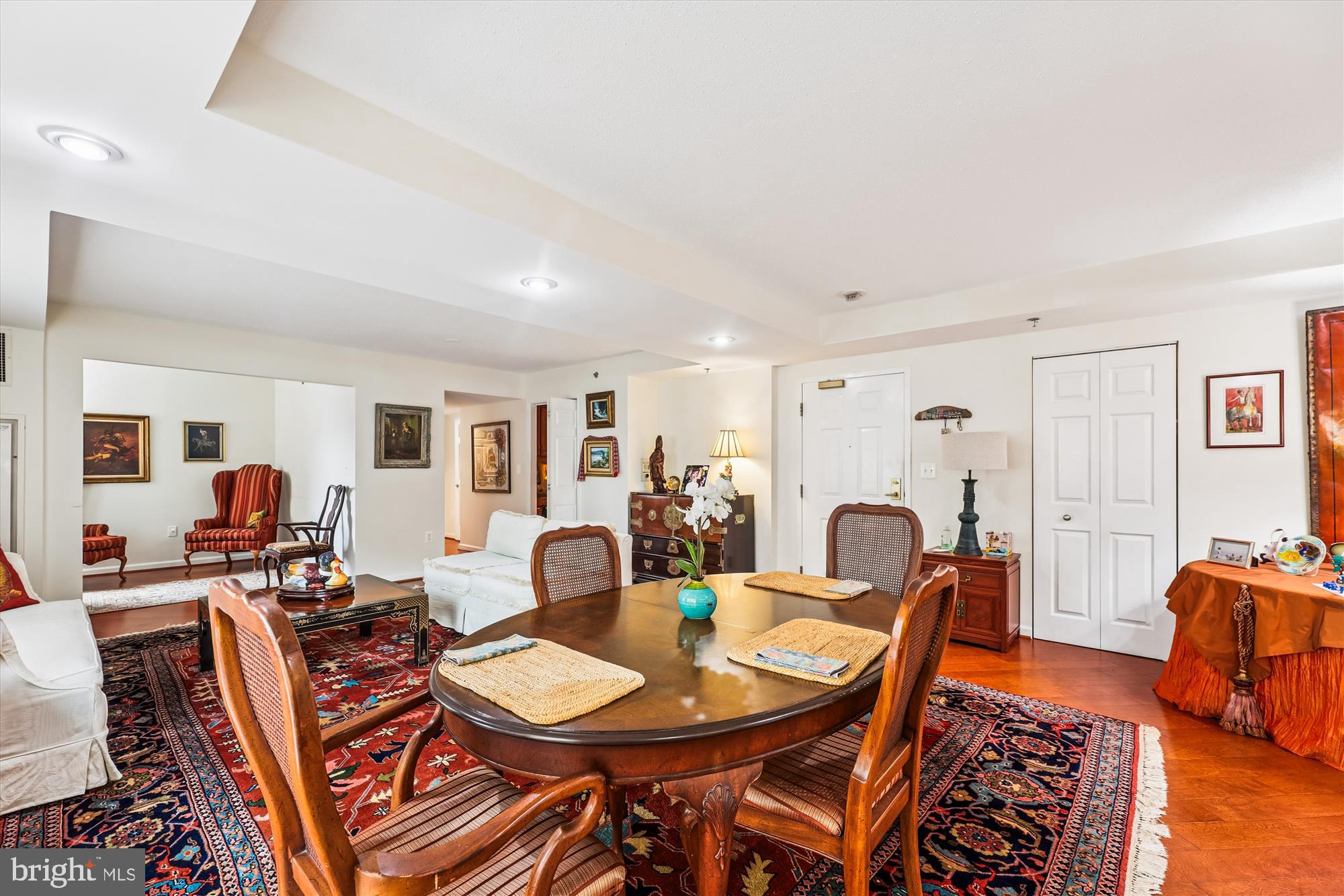 THE JEFFERSON - SUNRISE SENIOR LIVING - Residential