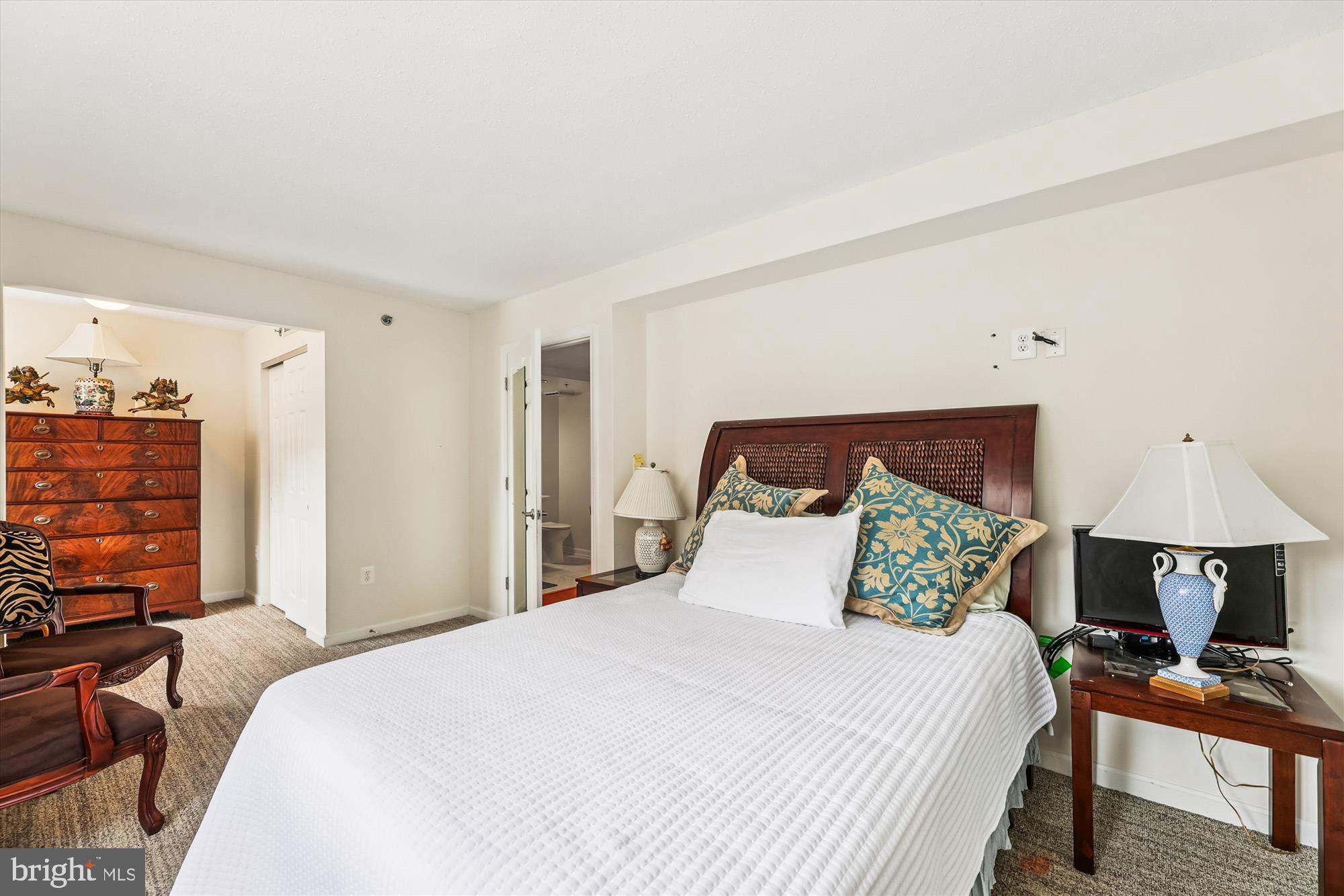 THE JEFFERSON - SUNRISE SENIOR LIVING - Residential