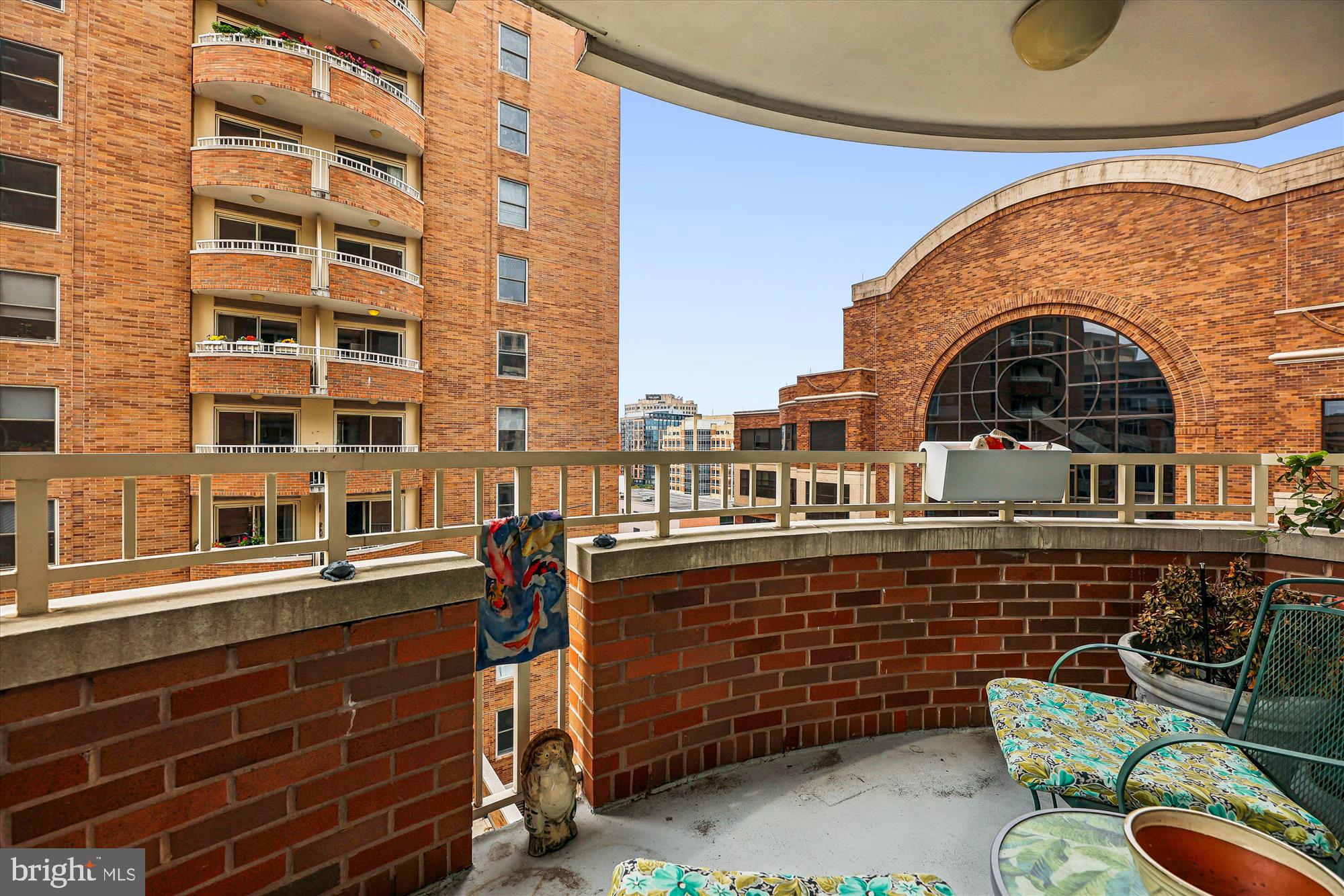 THE JEFFERSON - SUNRISE SENIOR LIVING - Residential