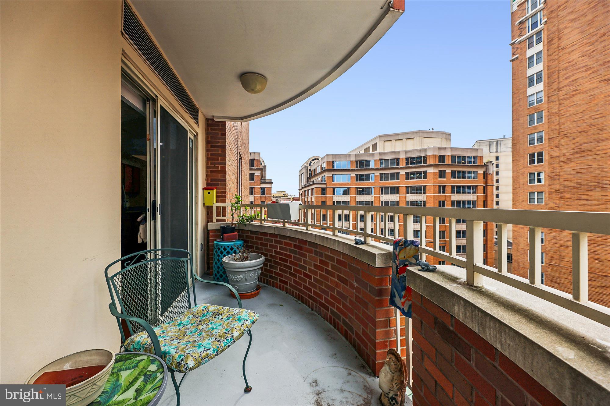 THE JEFFERSON - SUNRISE SENIOR LIVING - Residential