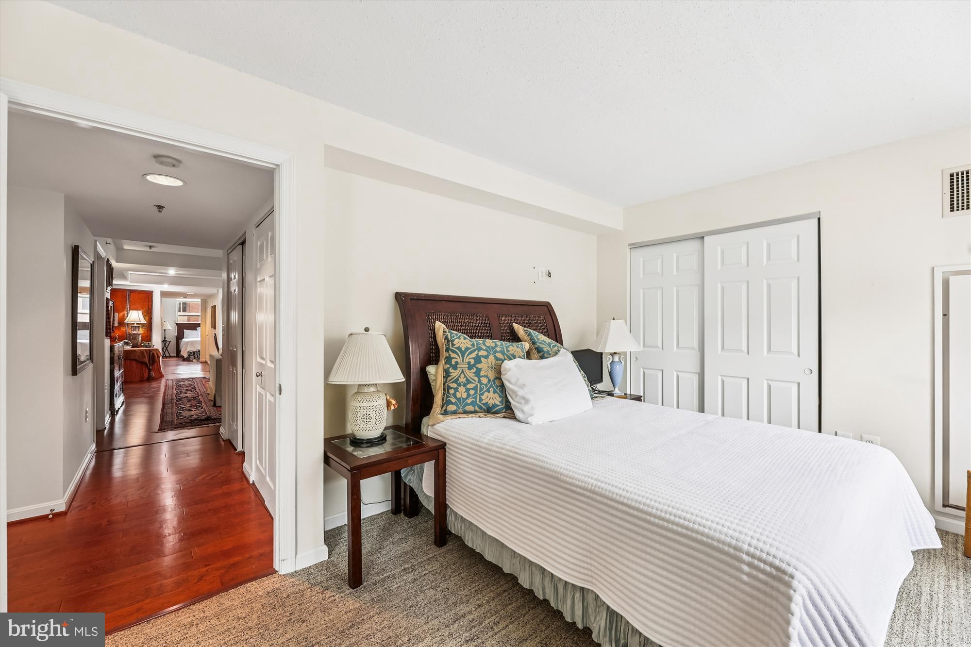 THE JEFFERSON - SUNRISE SENIOR LIVING - Residential