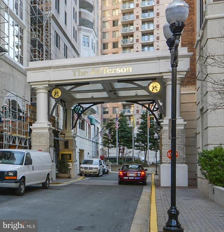 THE JEFFERSON - SUNRISE SENIOR LIVING - Residential