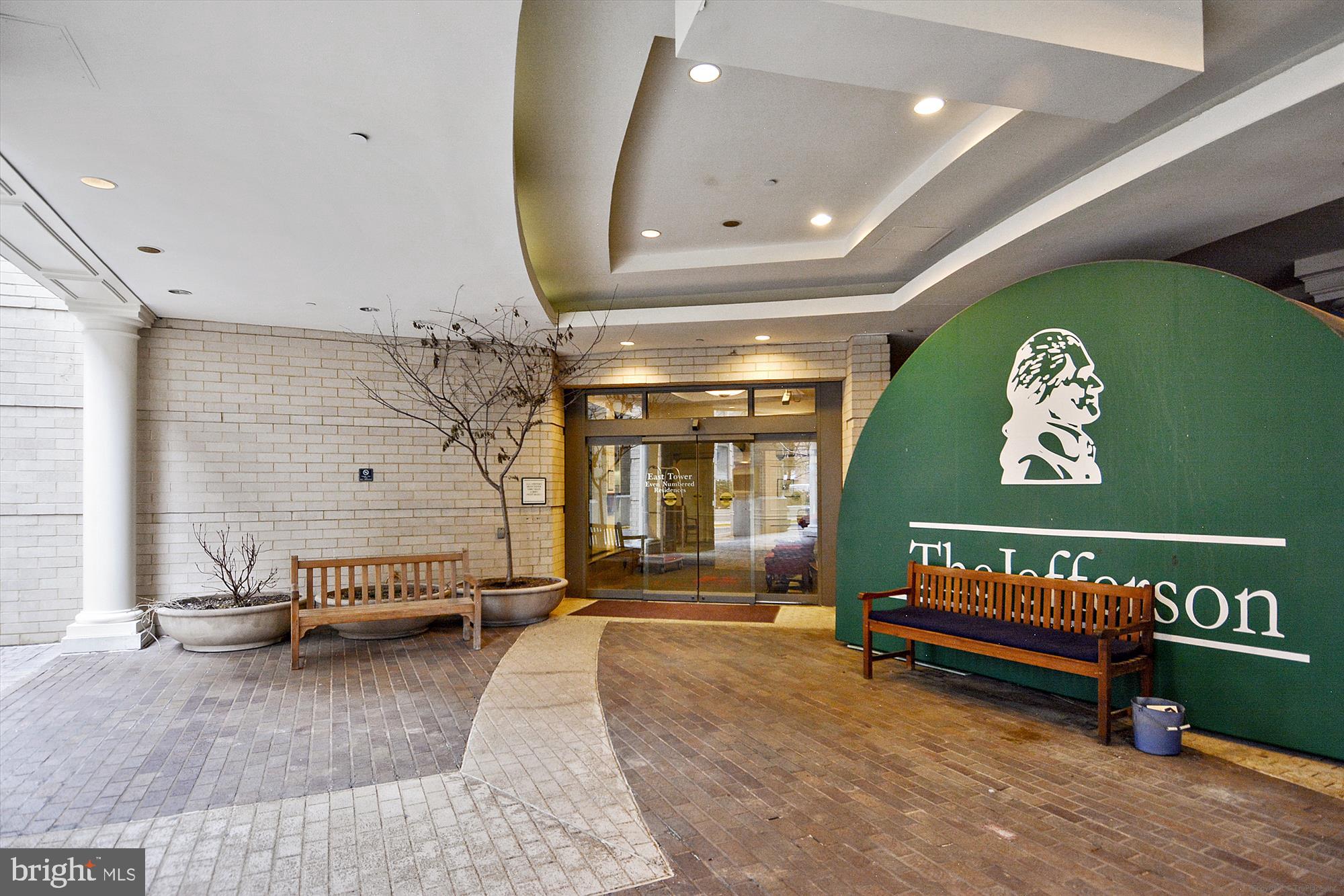 THE JEFFERSON - SUNRISE SENIOR LIVING - Residential