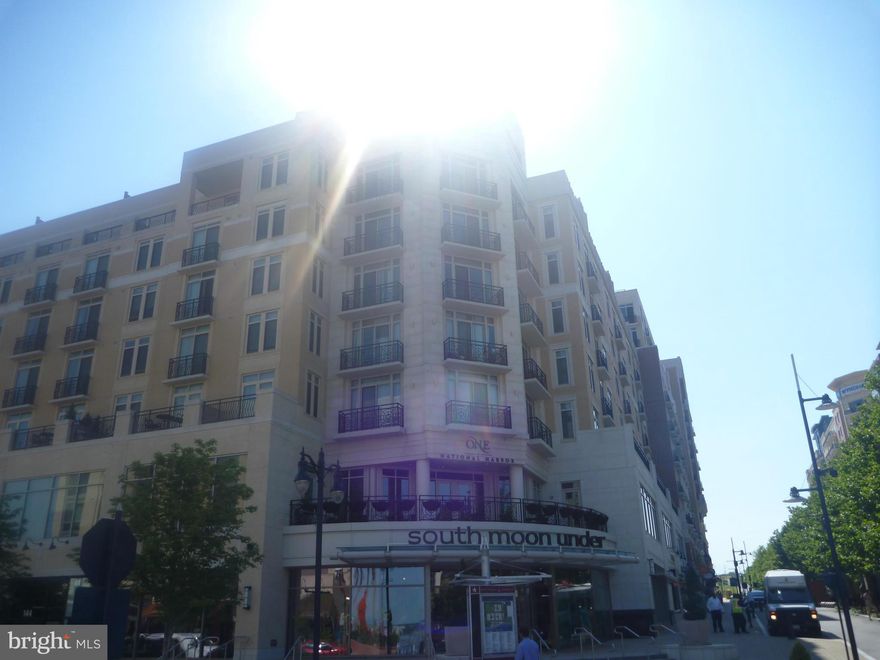 BEAUTIFUL 1 BEDROOM WITH DEN. HOME HAS GRANITE, STAINLESS STEEL, HARDWOOD FLOORING, PARKING SPACE. A MUST SEE. AMENITIES INCLUDE ROOFTOP POOL WITH OUTDOOR AREA FOR EATING, COMMUNITY ROOM, FITNESS CENTER ALL ACCESS. WALK TO SHOPS, RESTAURANTS, MINUTES FROM OLD TOWN AND WASHINGTON D.C. WATERFRONT LIVING AT IT'S BEST!