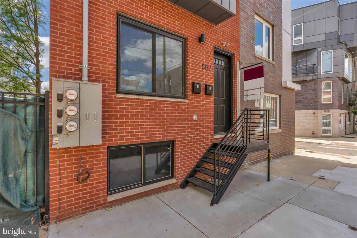 802 W Norris St – Turnkey New Construction Duplex in Prime Location!
Welcome to 802 W Norris St – a brand-new construction duplex that offers the perfect blend of modern design and smart investment potential! This beautifully finished property features two spacious units, each offering 3 bedrooms and 3 full bathrooms with stylish finishes throughout.
Both units boast gorgeous hardwood floors, sleek recessed lighting, and soaring 9-foot ceilings that create an open and airy feel. The kitchens are a dream – complete with stainless steel appliances, granite countertops, and timeless white shaker cabinets.
Unit 1 offers a comfortable layout with 3 generous bedrooms, 3 full baths, and private access to an outdoor patio—ideal for relaxing or entertaining.
Unit 2 also features 3 bedrooms and 3 full bathrooms, but the standout is the incredible rooftop deck! Enjoy panoramic city views and endless possibilities for outdoor living.
Investors will appreciate the 10-year tax abatement, adding long-term value and appeal. Located just steps from popular restaurants, coffee shops, local schools, and public transportation, this duplex sits in one of the city’s fastest-growing neighborhoods.
Whether you're looking to add a high-performing asset to your portfolio or house hack in style, this is an opportunity you don’t want to miss!