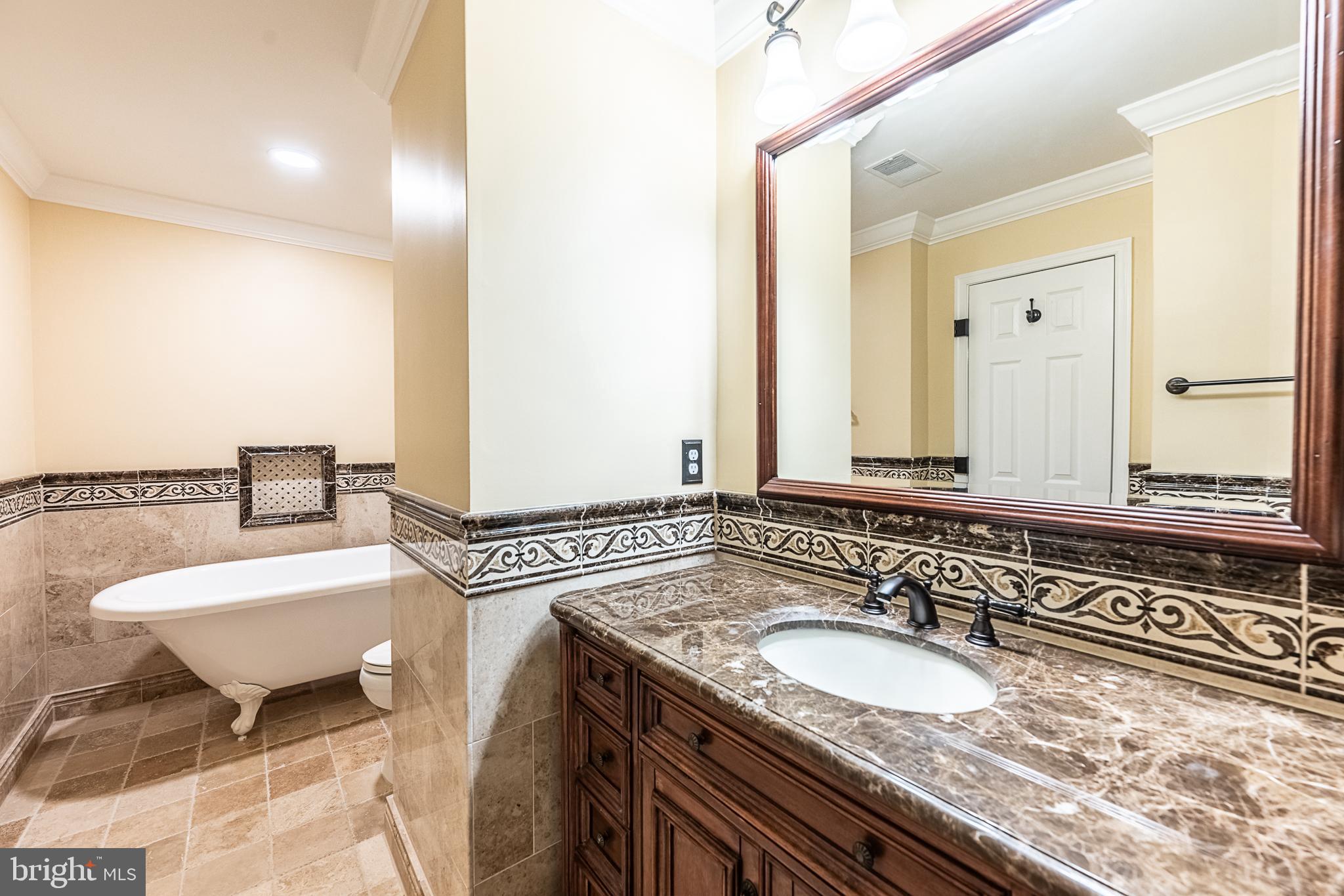 POTOMAC LAKES - Residential Lease