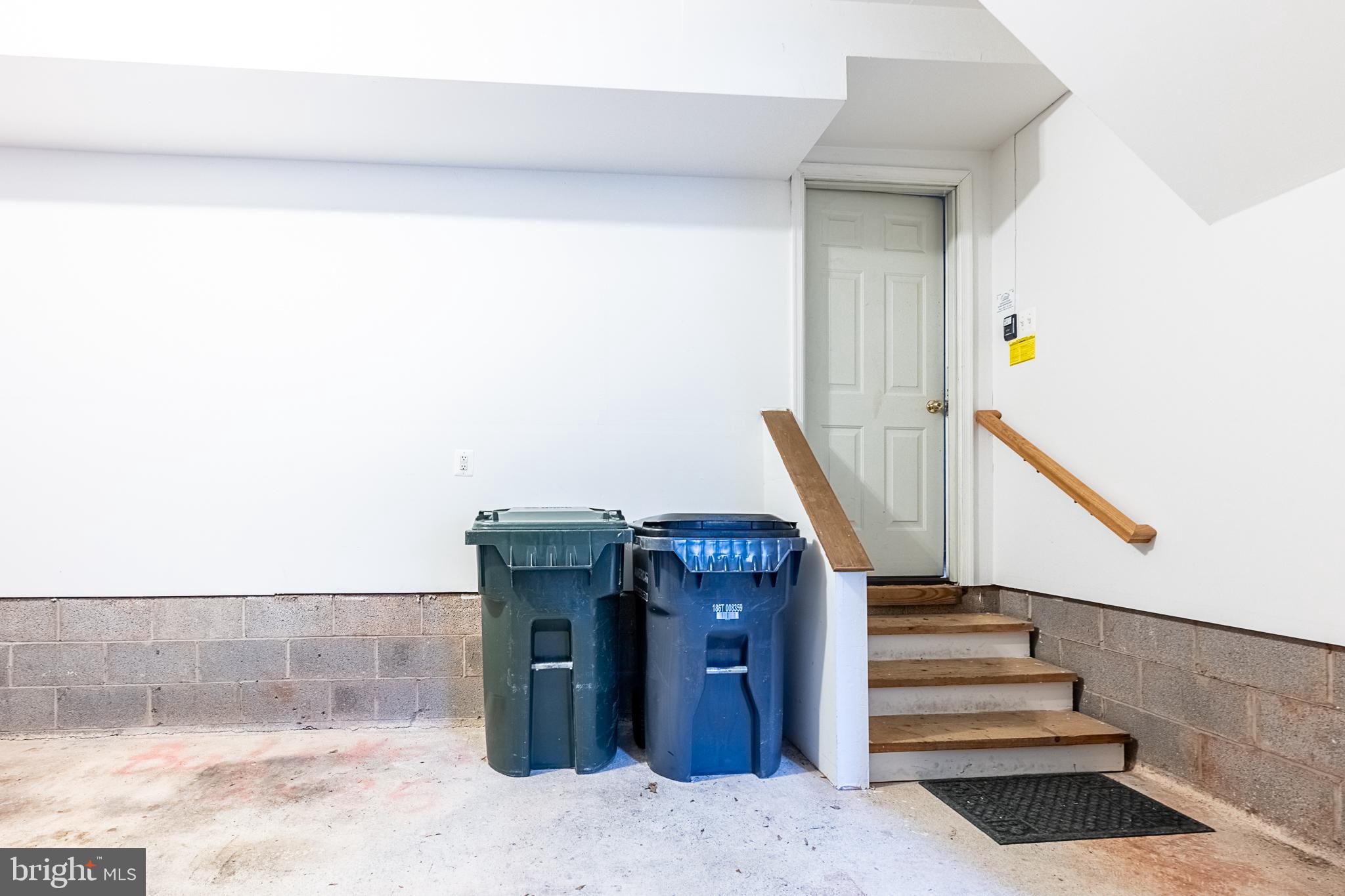 POTOMAC LAKES - Residential Lease