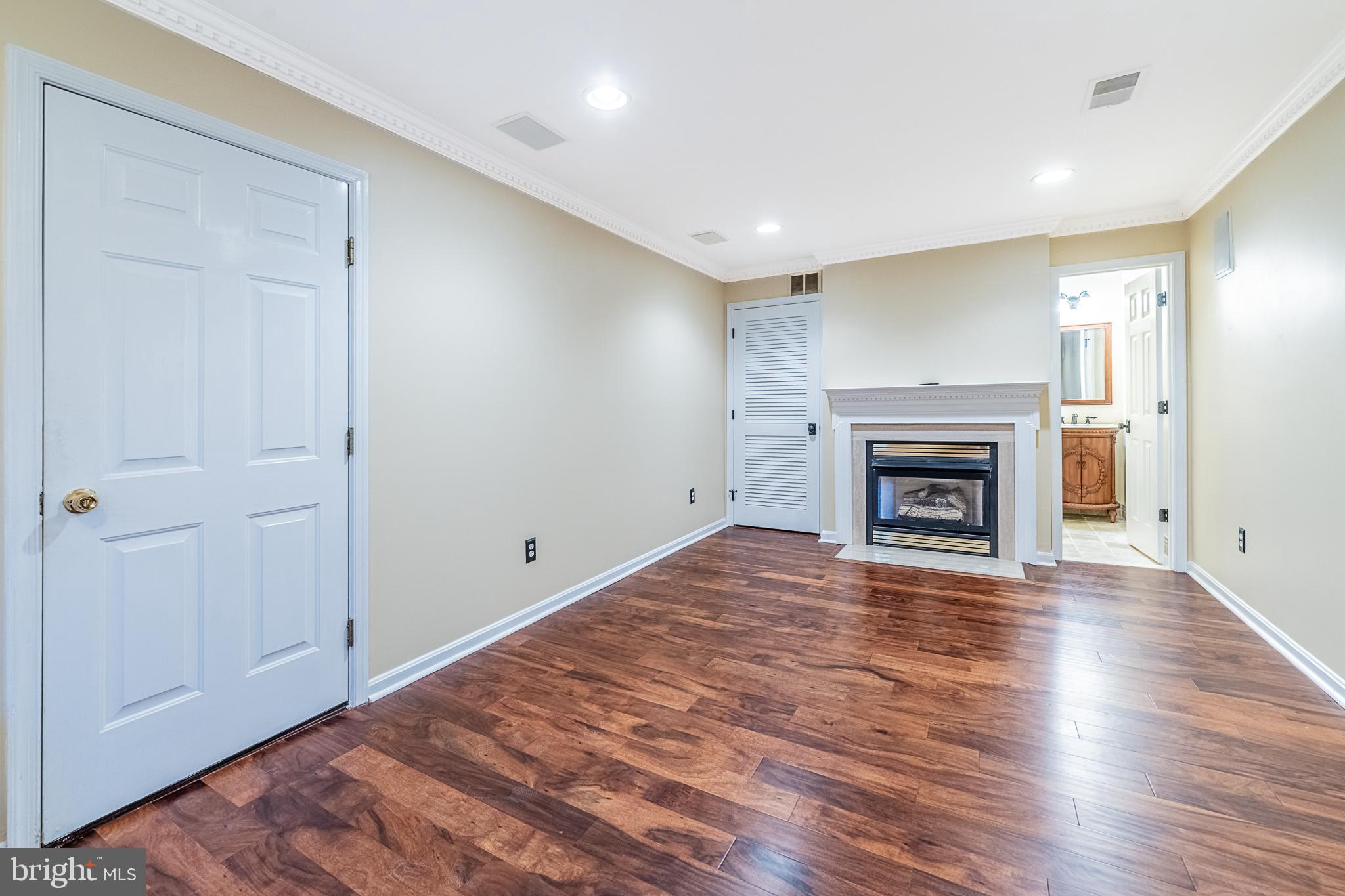 POTOMAC LAKES - Residential Lease