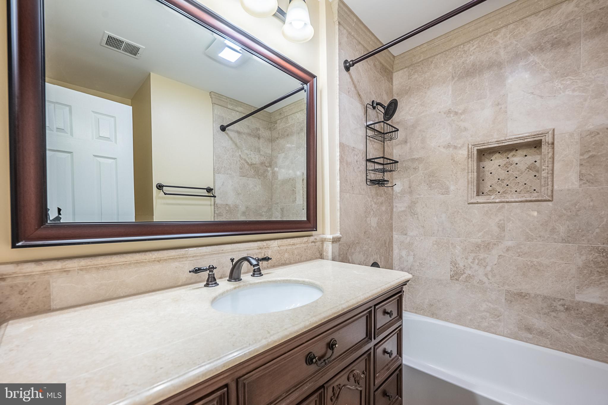 POTOMAC LAKES - Residential Lease