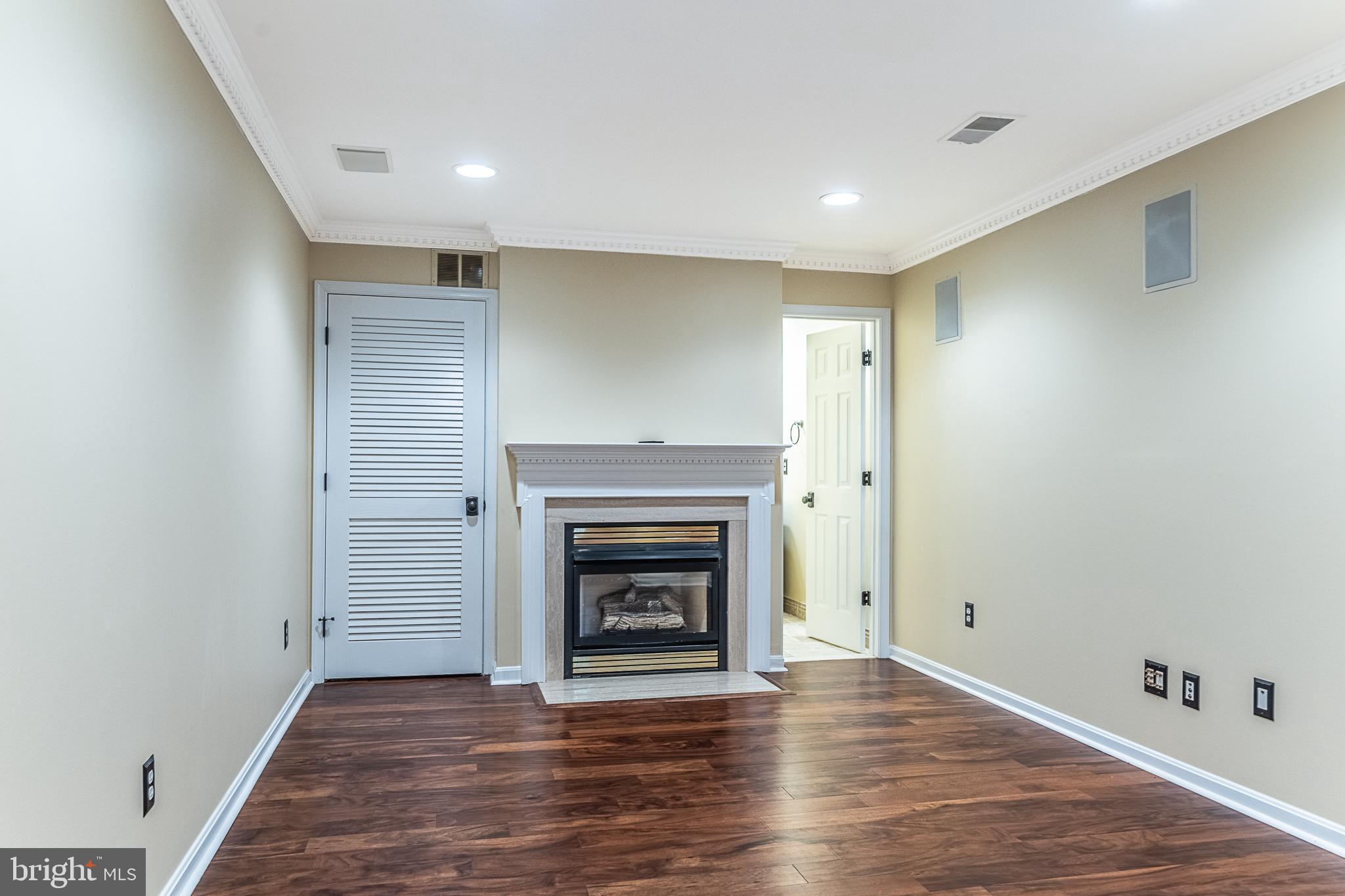 POTOMAC LAKES - Residential Lease