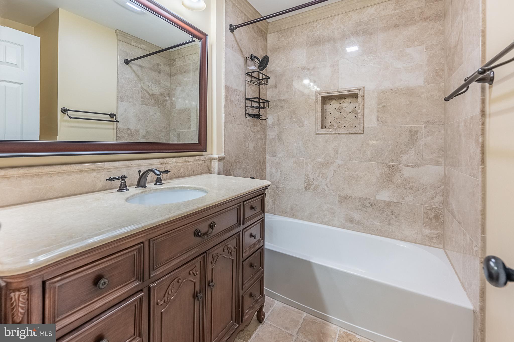 POTOMAC LAKES - Residential Lease