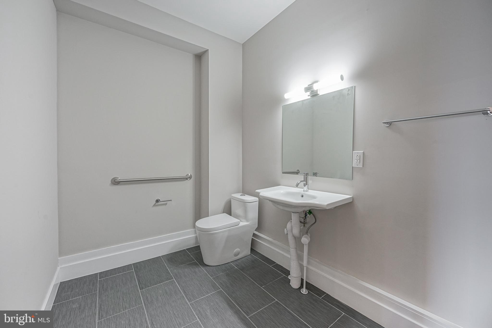 NORTHERN LIBERTIES - Commercial Lease