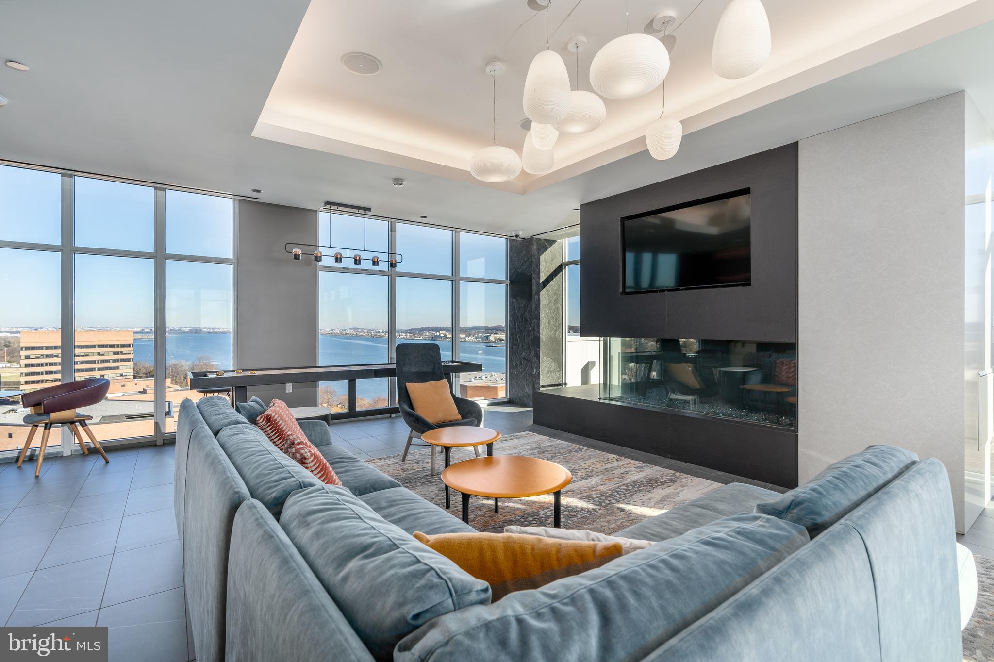 OLD TOWN ALEXANDRIA - Residential