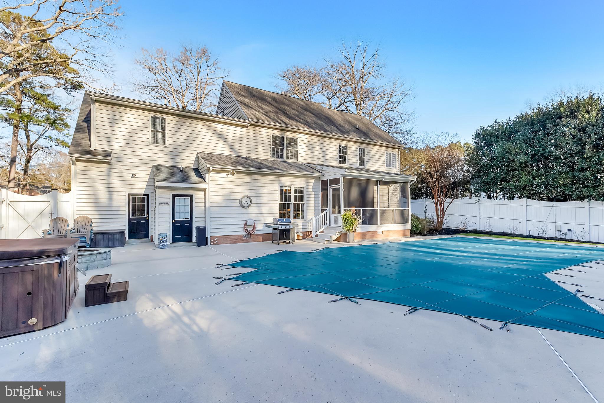 TONY TANK - Residential