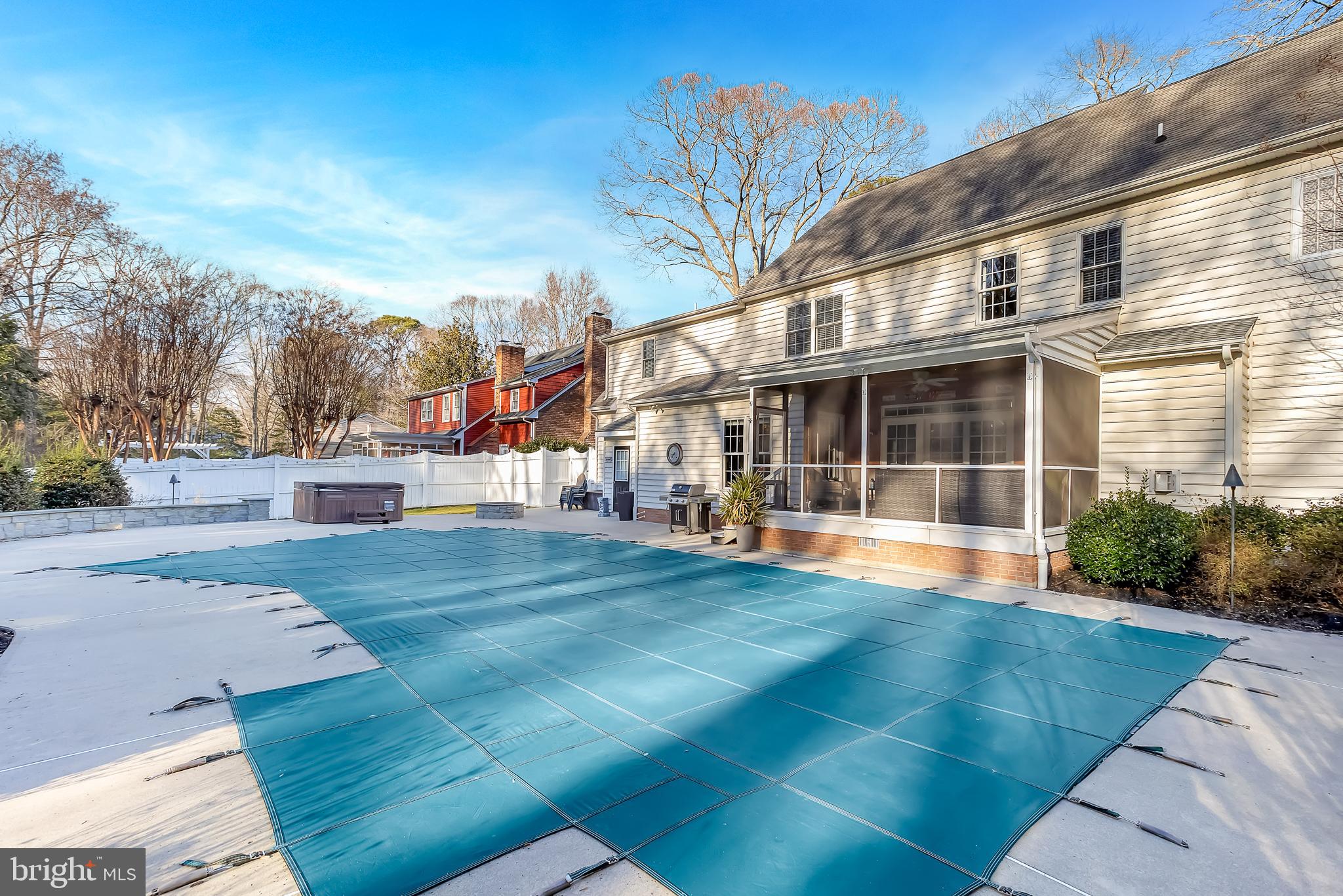 TONY TANK - Residential