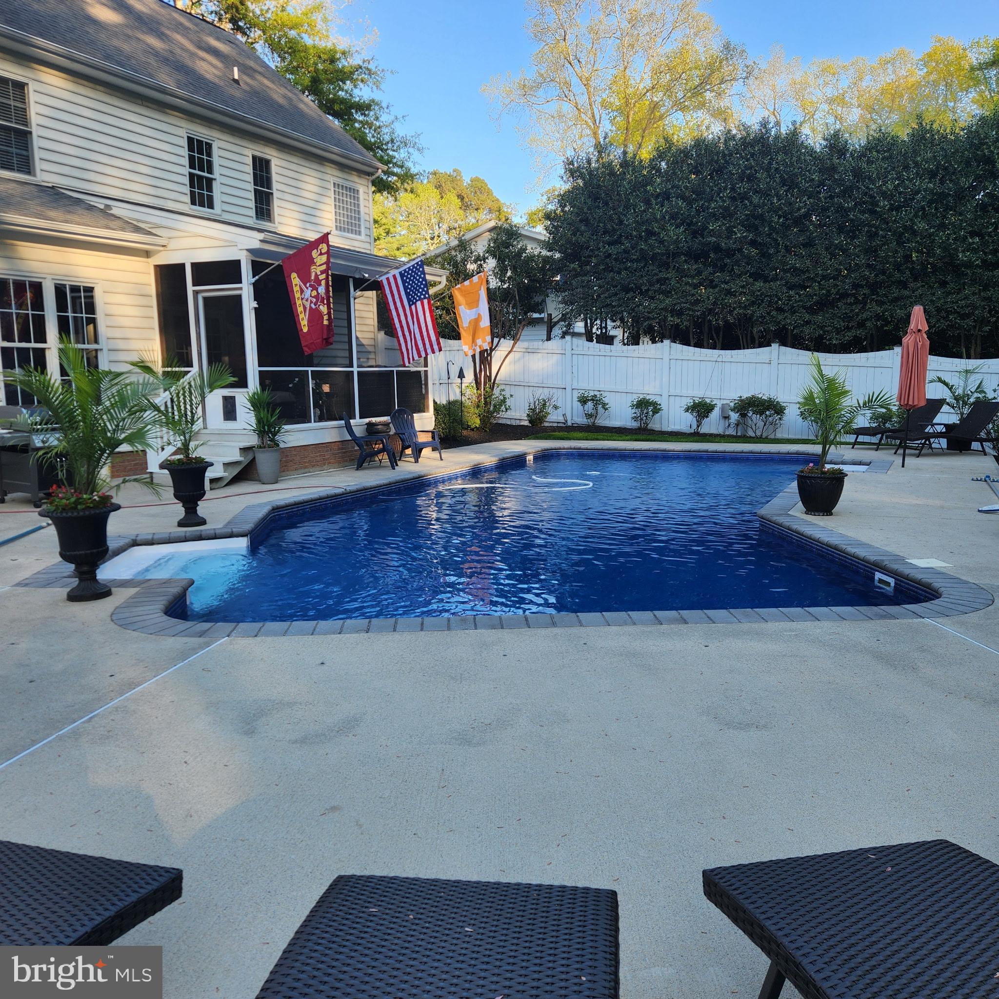 TONY TANK - Residential