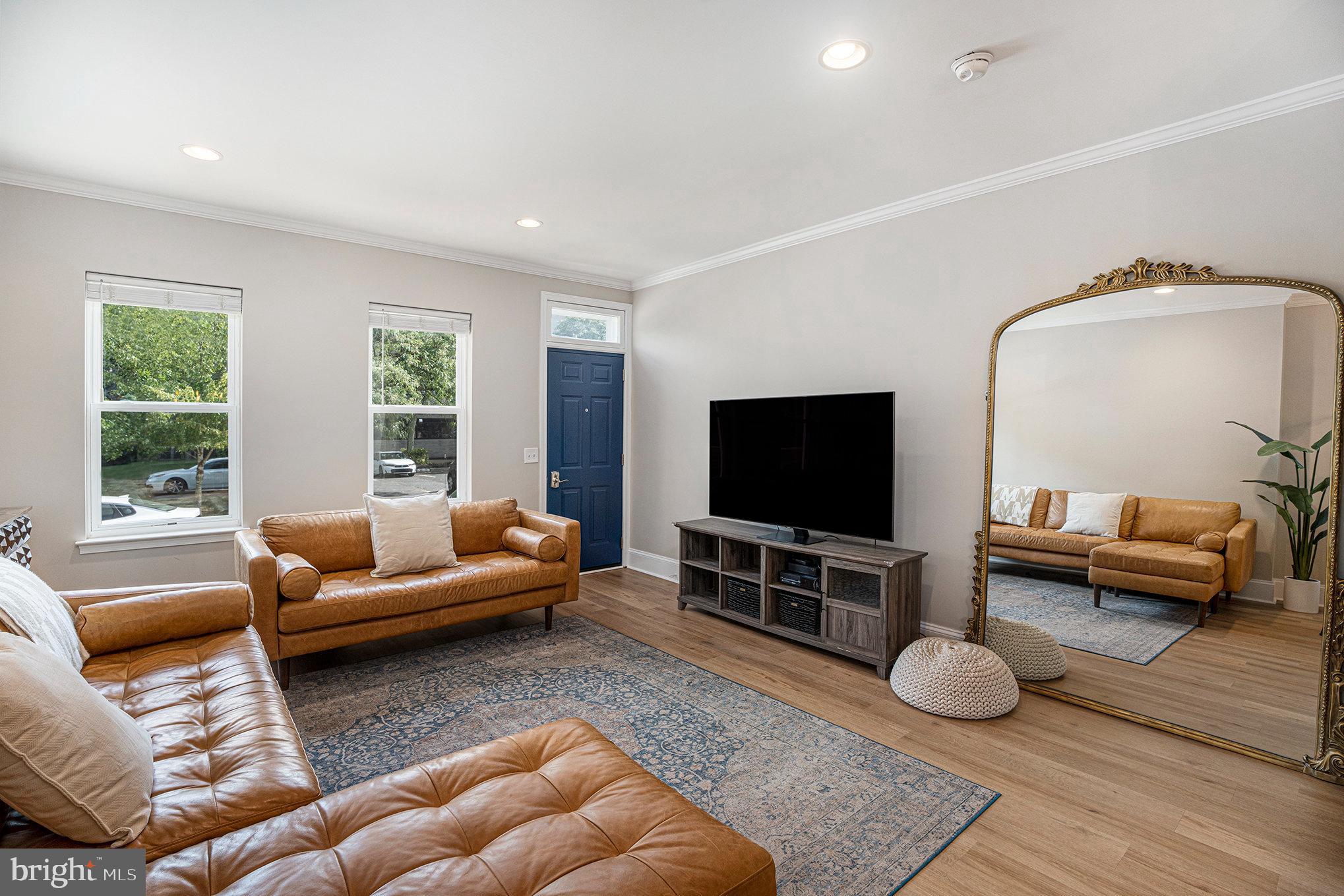 812 E ELM STREET