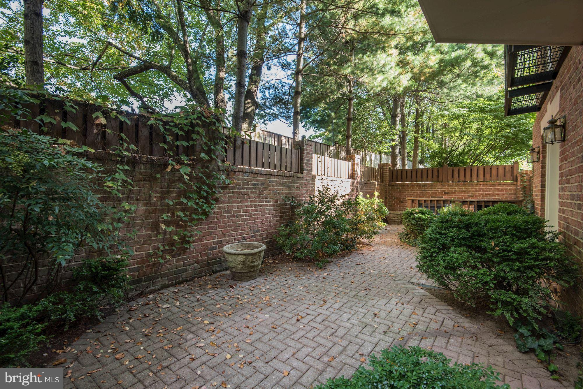 MAYFAIR OF MCLEAN - Residential