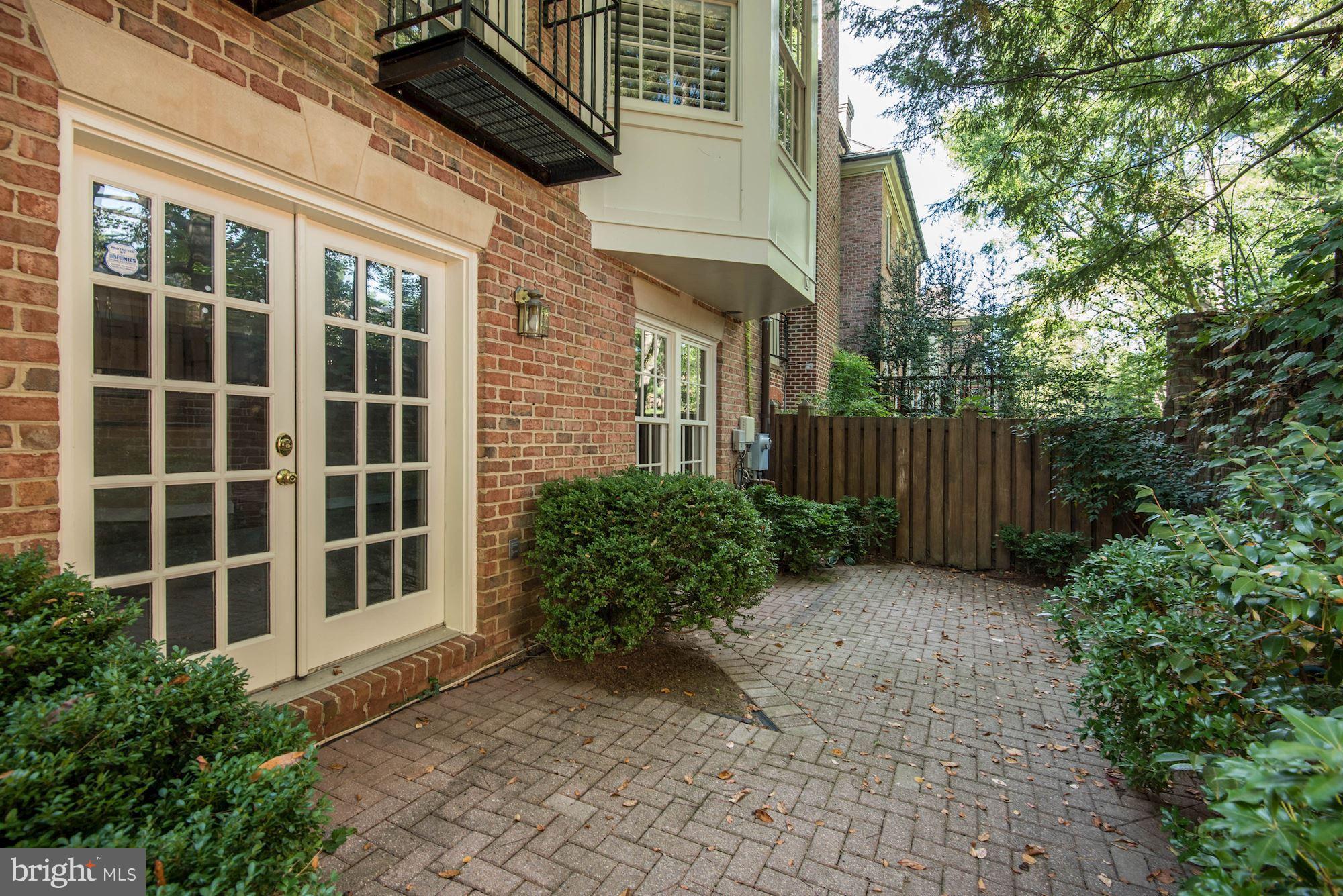 MAYFAIR OF MCLEAN - Residential