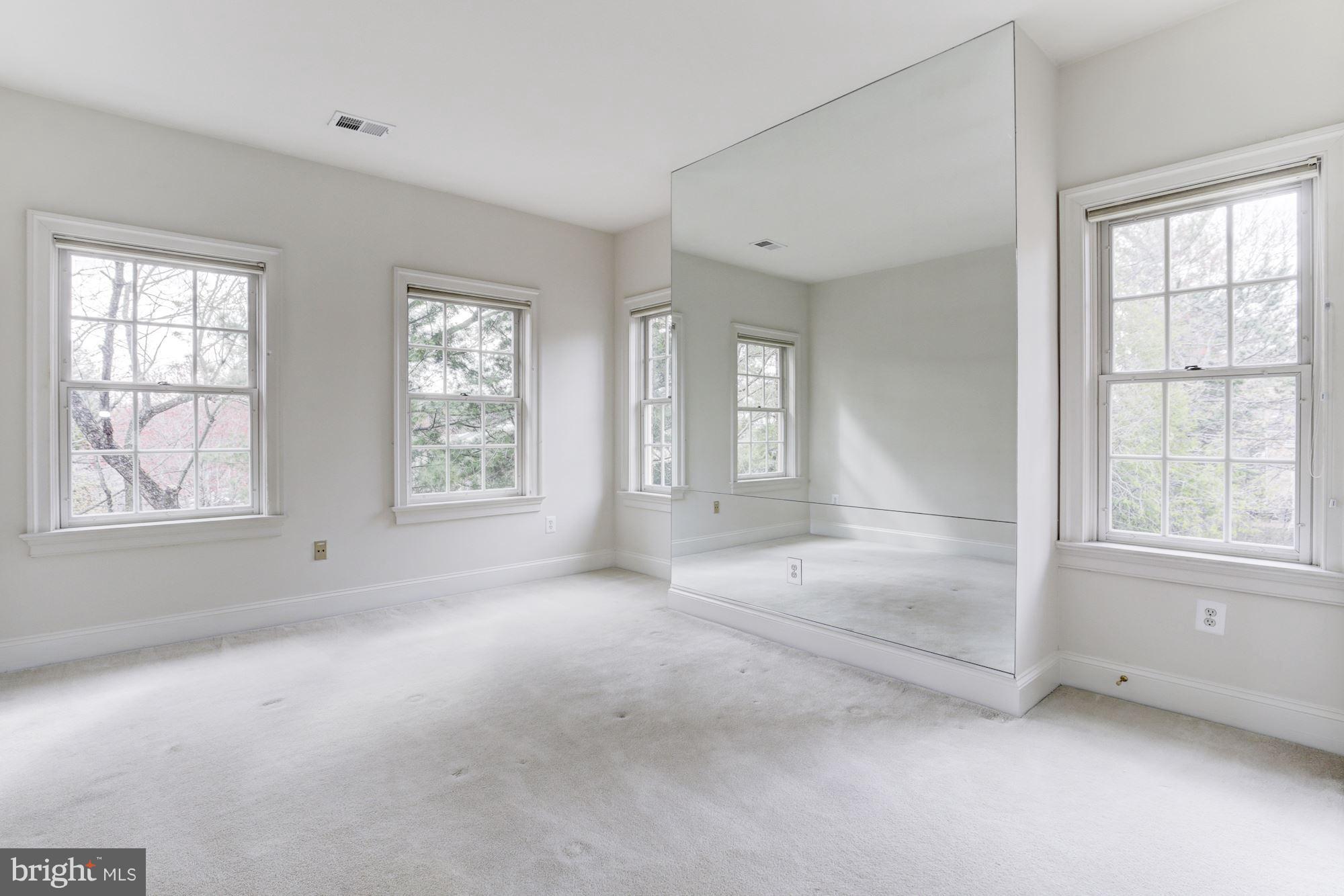 MAYFAIR OF MCLEAN - Residential