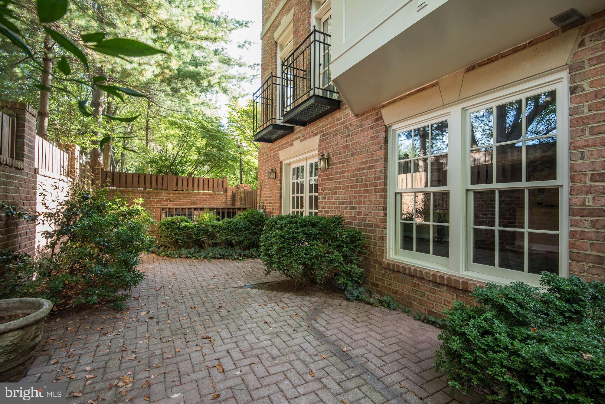 MAYFAIR OF MCLEAN - Residential