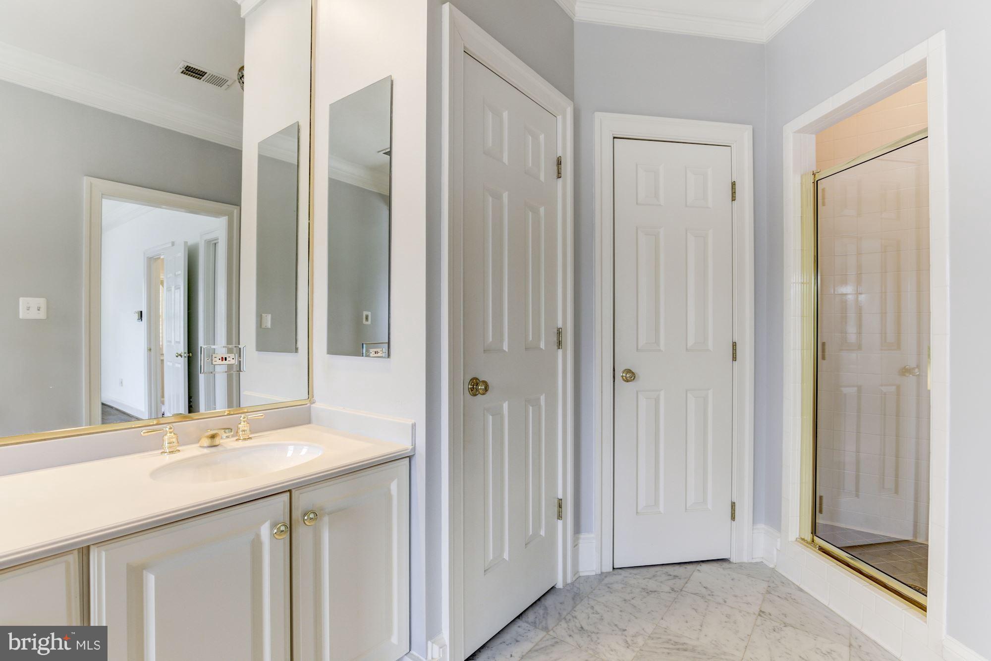 MAYFAIR OF MCLEAN - Residential