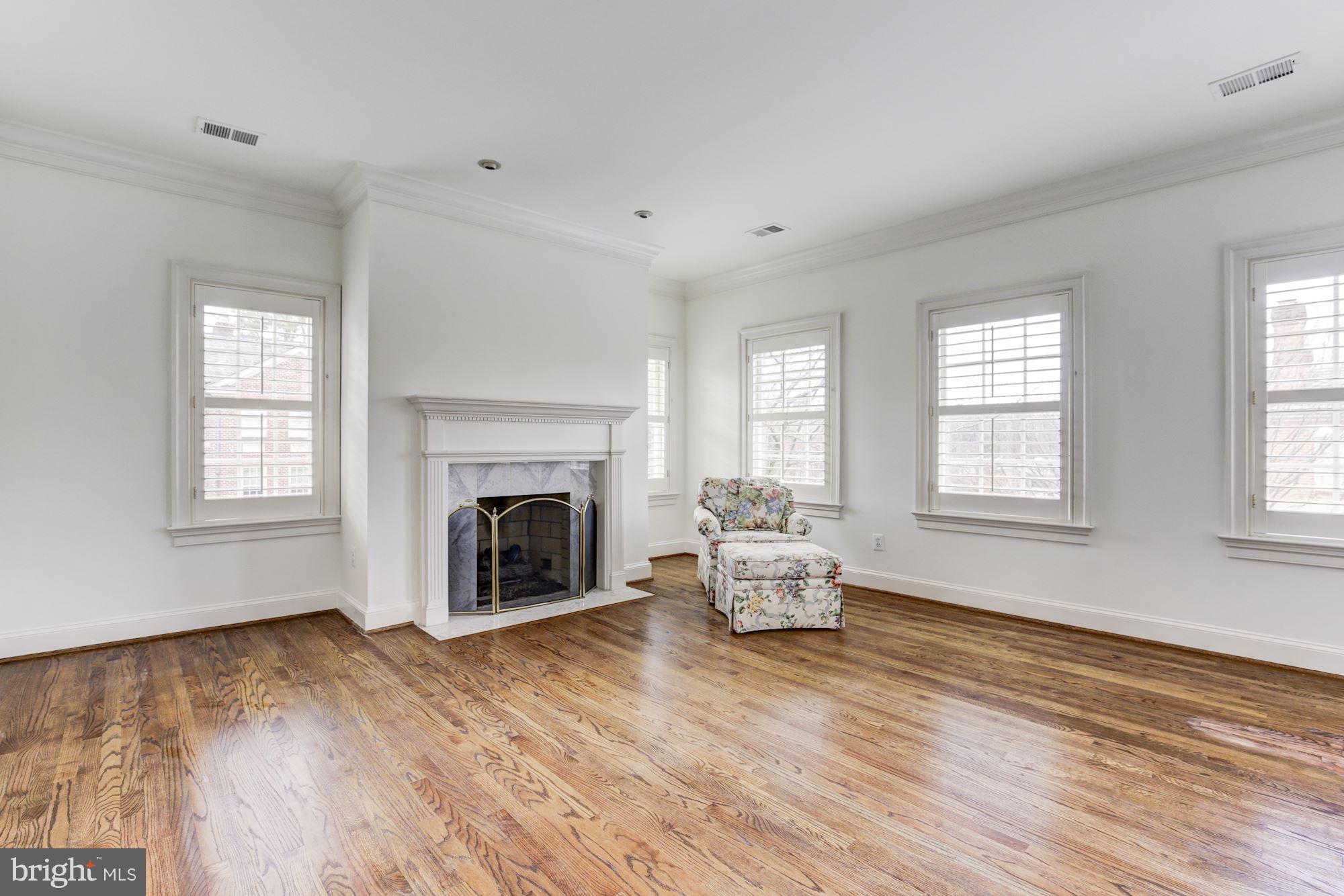 MAYFAIR OF MCLEAN - Residential