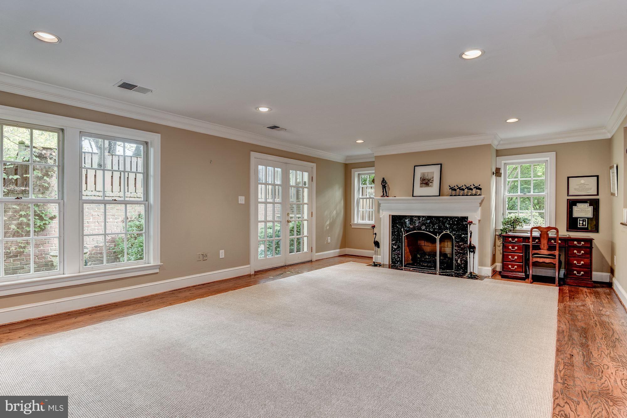 MAYFAIR OF MCLEAN - Residential