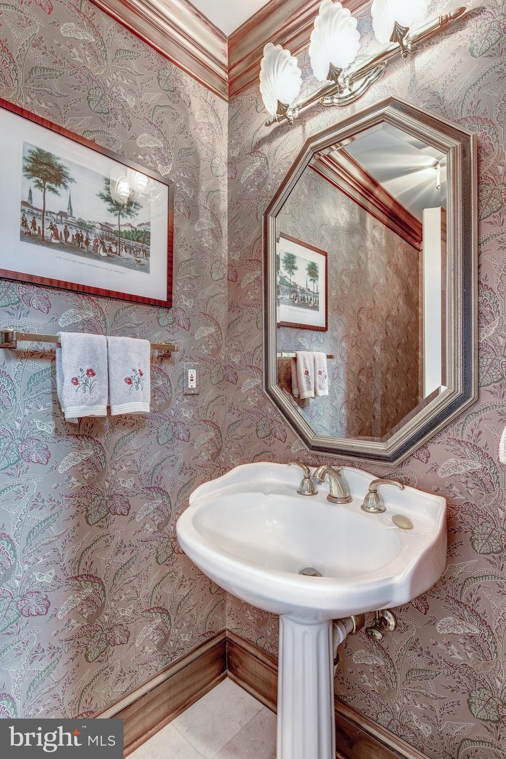 MAYFAIR OF MCLEAN - Residential