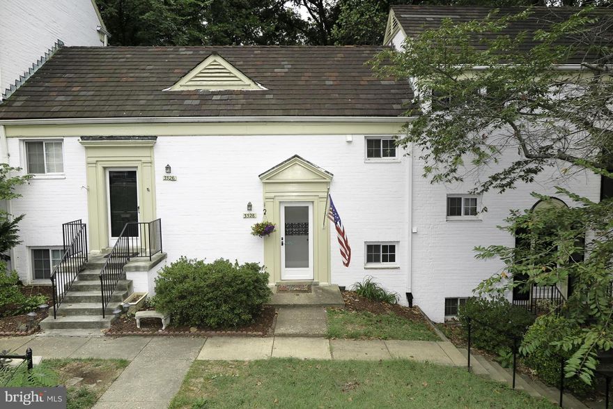 SEE VIEW DOCS! Mint condition unit with private patio and DASH/Metro bus stop across the street!  Gourmet kitchen with upgraded stainless steel appliances, granite countertops, and custom cabinets. Patio with lounge chair, umbrella and storage bins convey.  Pristine hardwoods and interior paint, upgraded light fixtures. Upgraded bath, nice washer & dryer. No smokers, pets (dogs only) case by case.