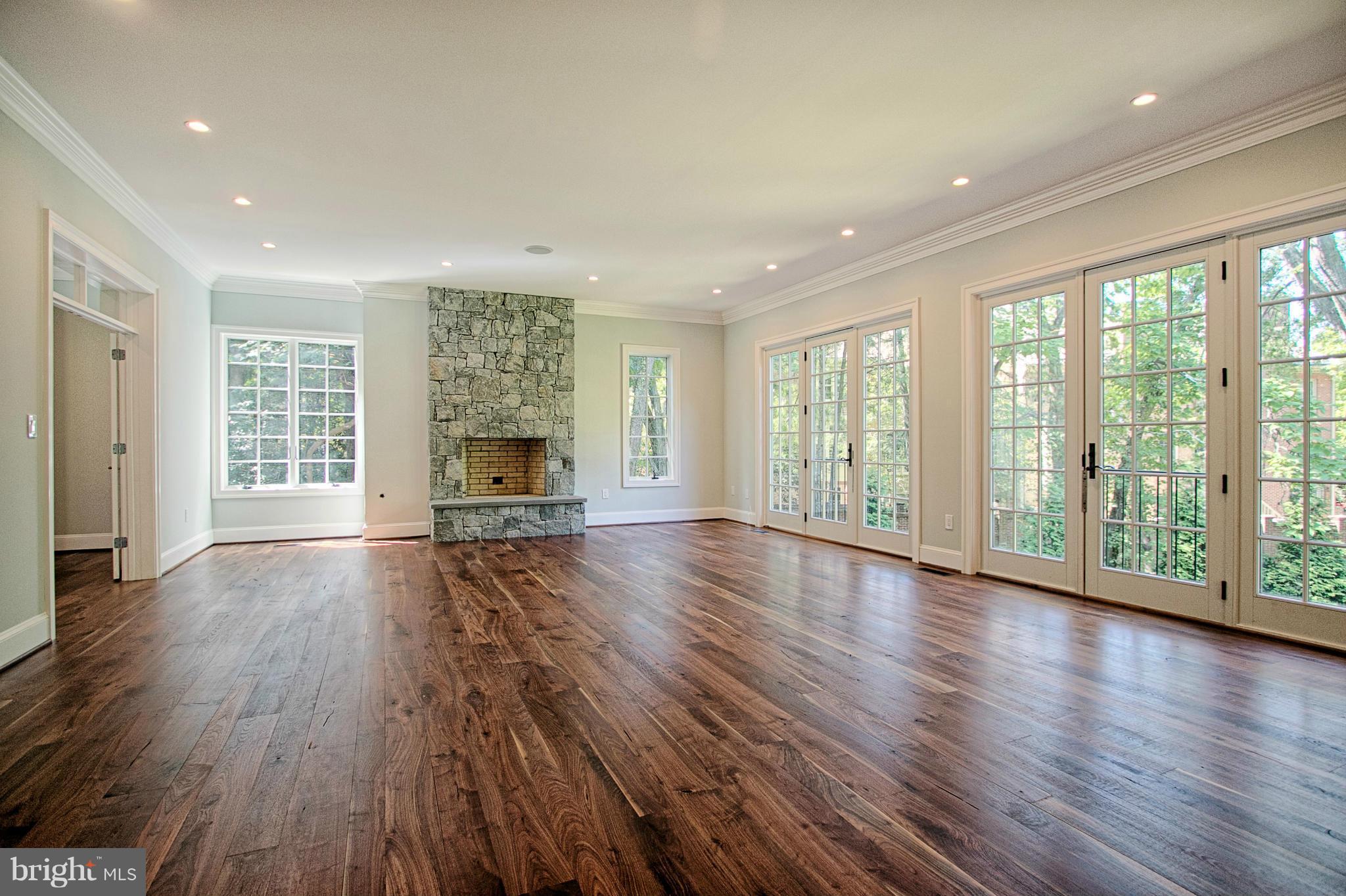 SALONA VILLAGE - Residential