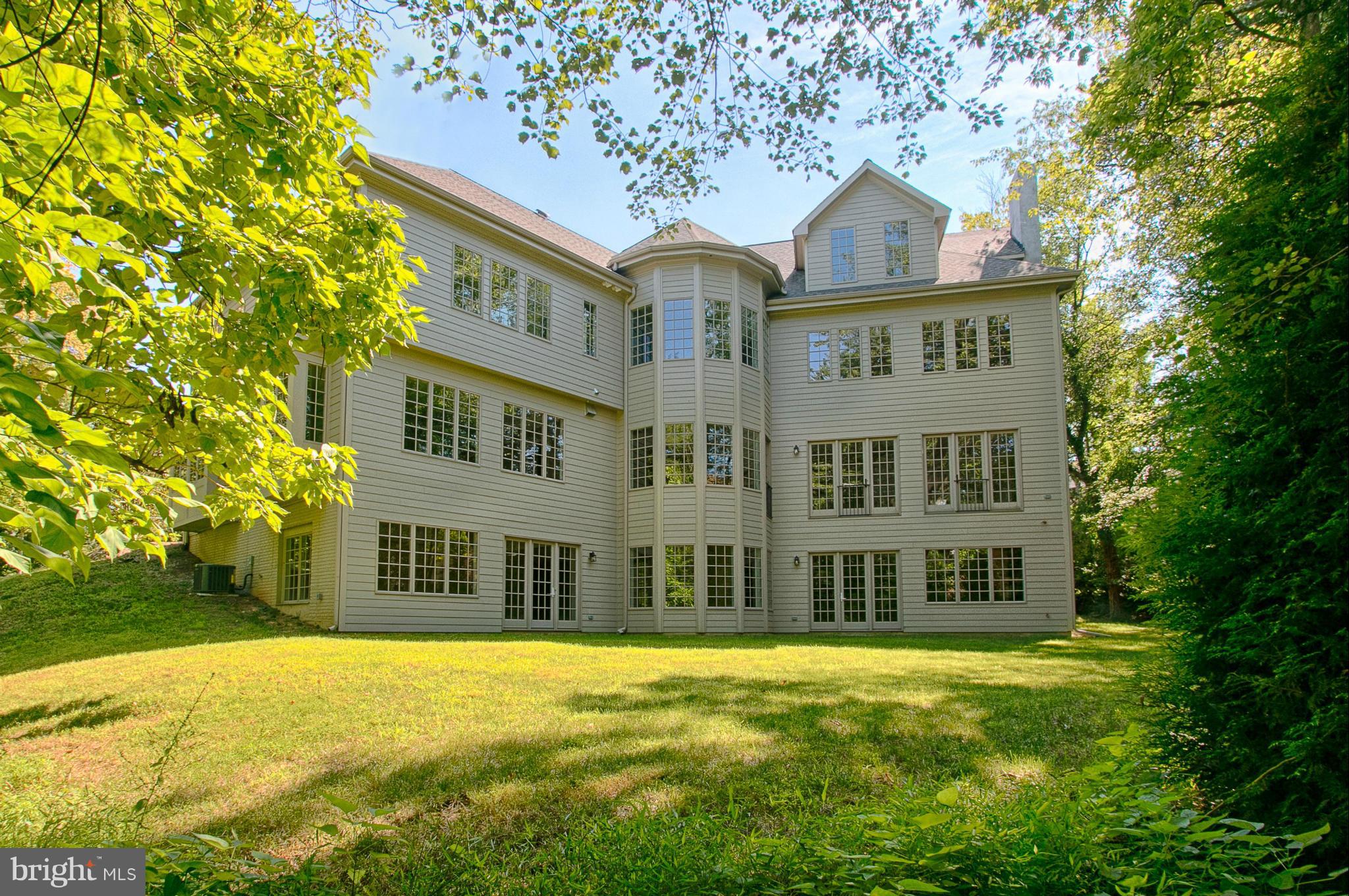 SALONA VILLAGE - Residential