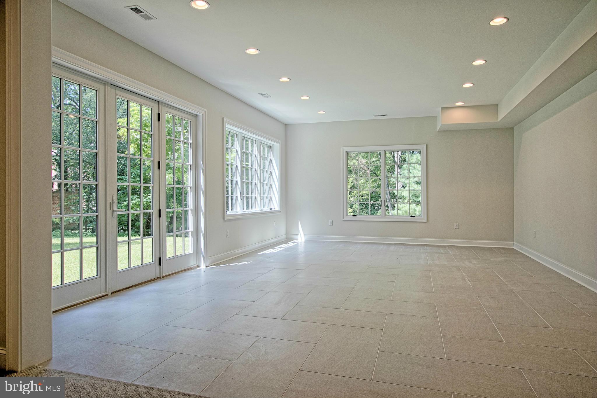 SALONA VILLAGE - Residential