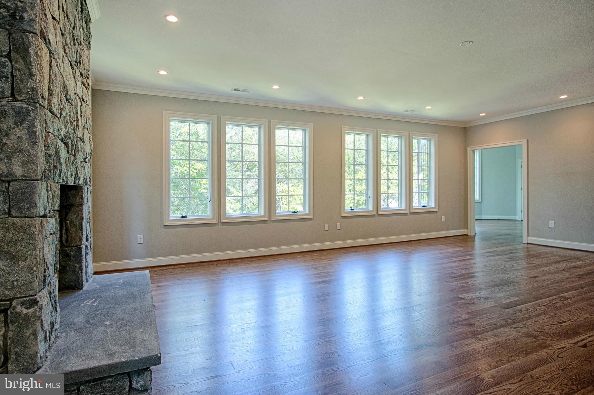 SALONA VILLAGE - Residential