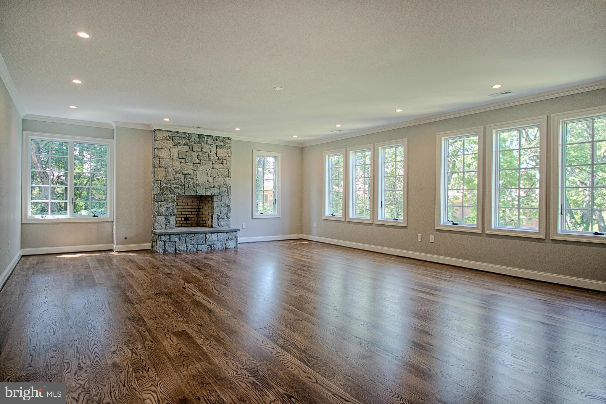 SALONA VILLAGE - Residential