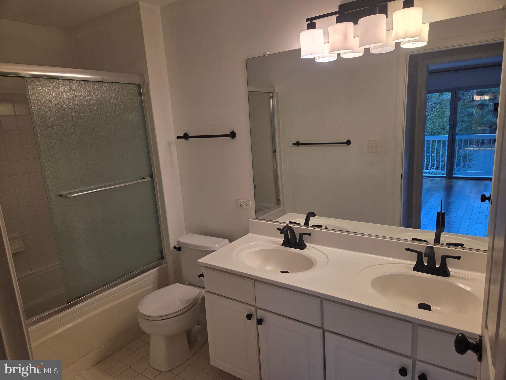 LINCOLN PARK - Residential Lease