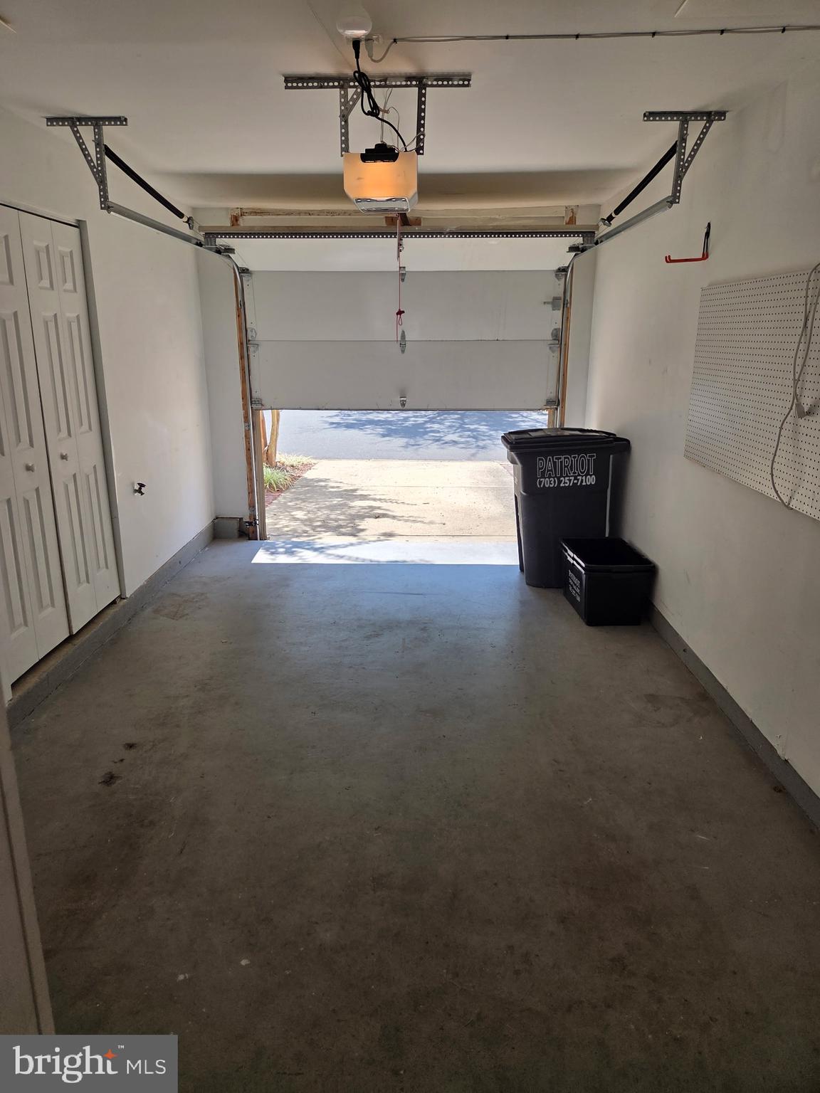 LINCOLN PARK - Residential Lease