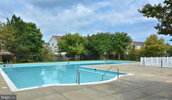 SOUTH RIVER COLONY - Residential