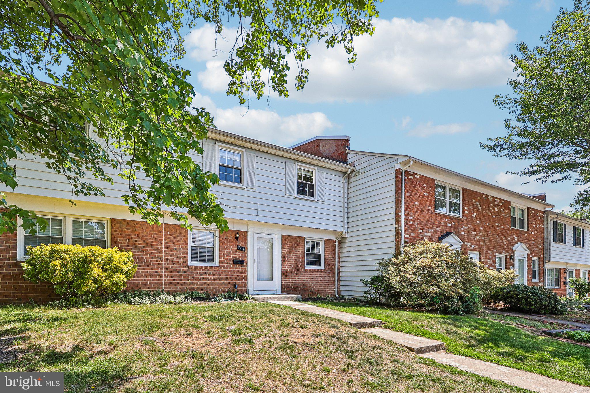 VIRGINIA KNOLLS - Residential