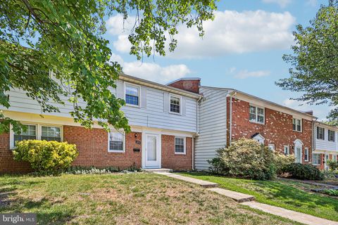 Photo of 204 Shenandoah Street SE, LEESBURG, VA 20175 (MLS # VALO2124602)