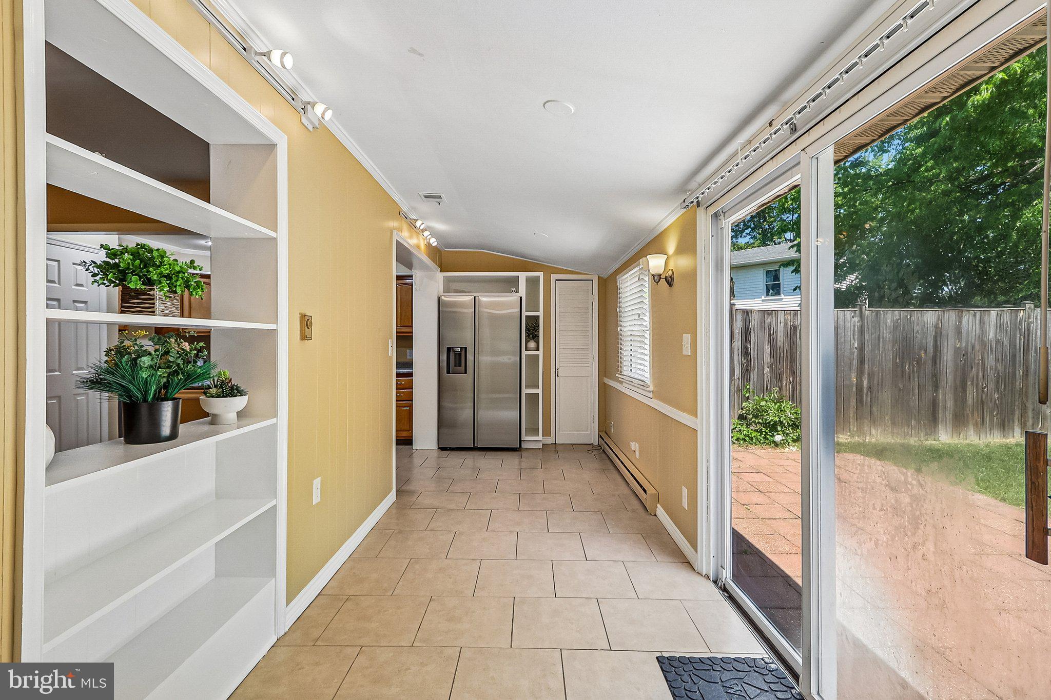 VIRGINIA KNOLLS - Residential