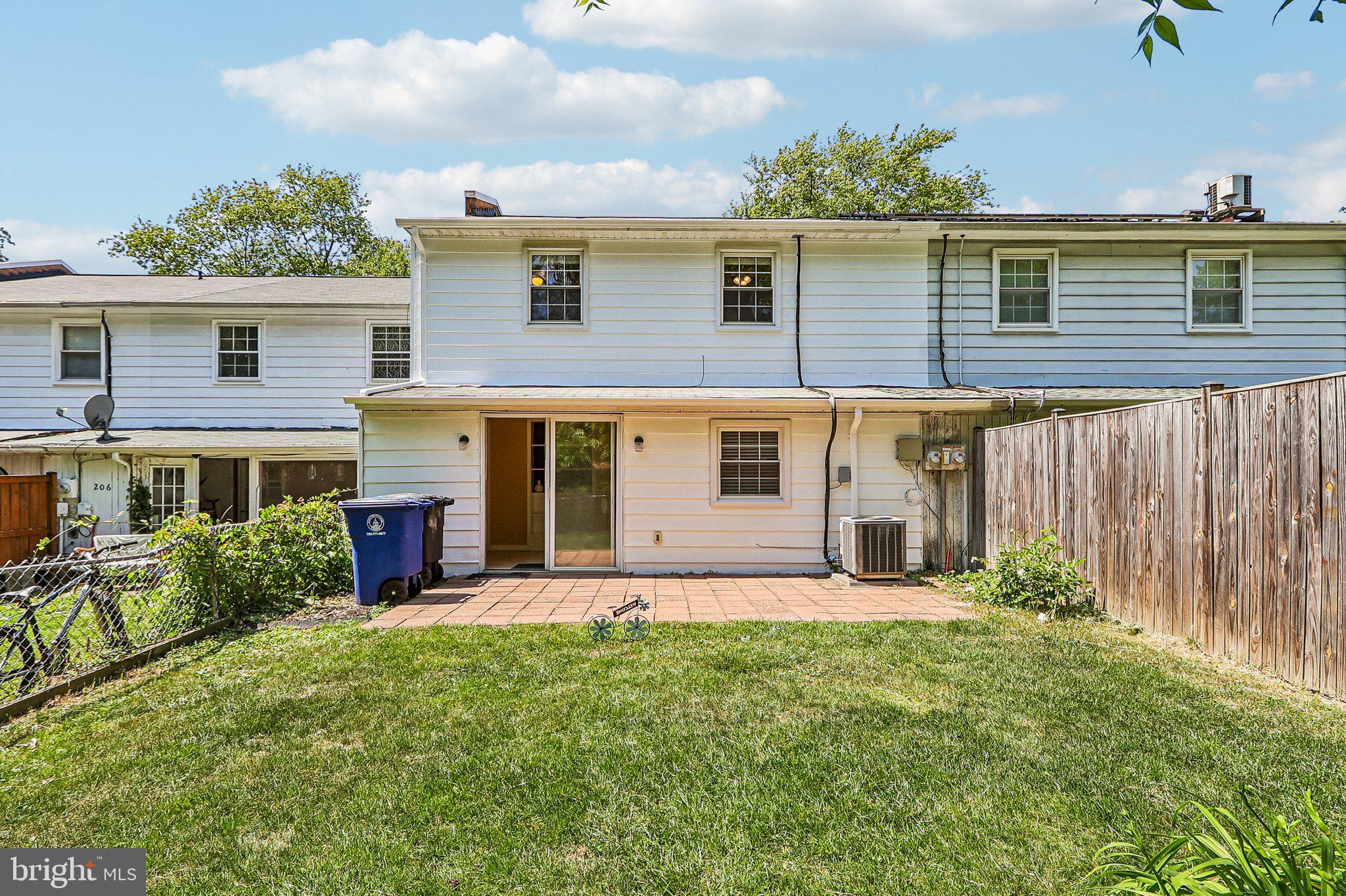 VIRGINIA KNOLLS - Residential