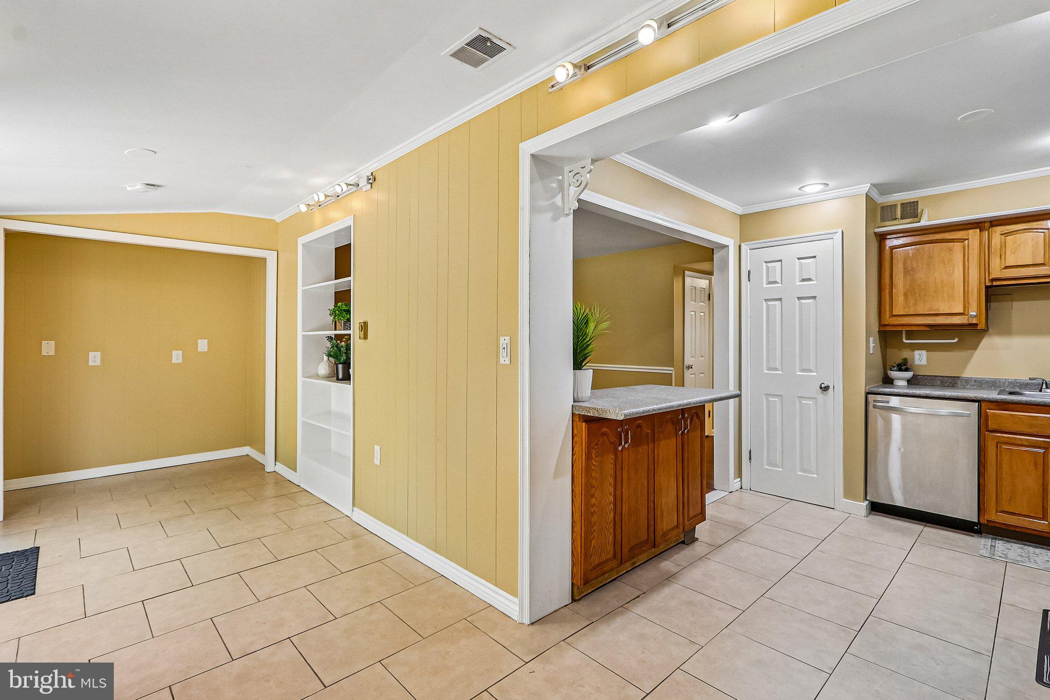 VIRGINIA KNOLLS - Residential