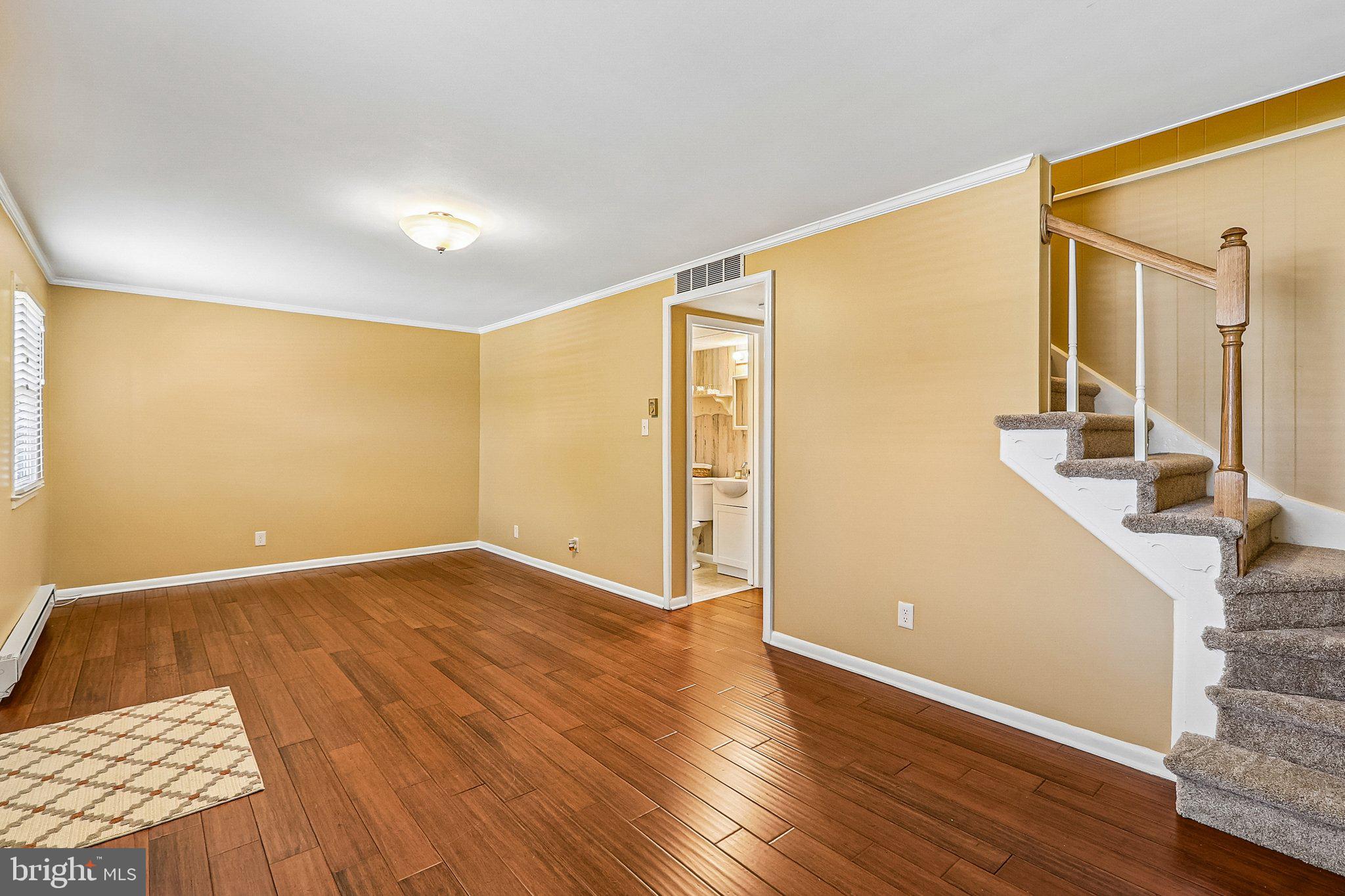 VIRGINIA KNOLLS - Residential