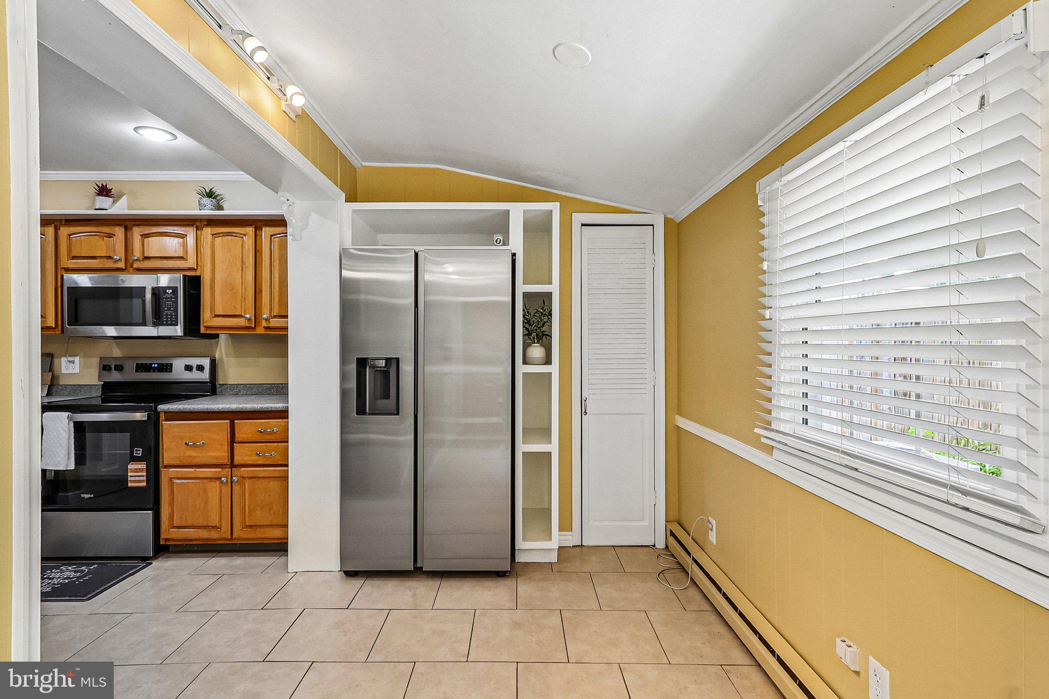 VIRGINIA KNOLLS - Residential