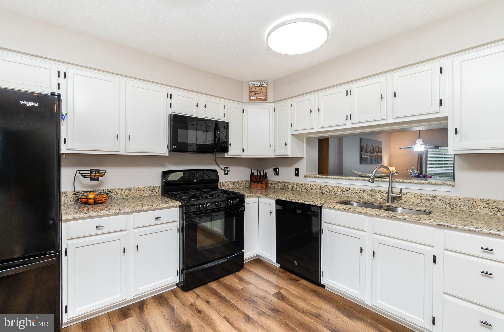 COUNTRY WALK - Residential