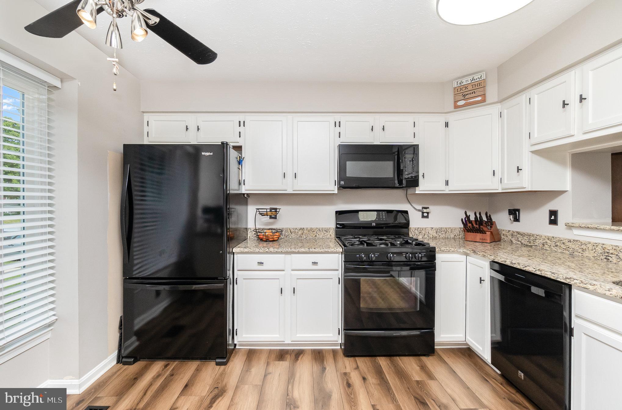 COUNTRY WALK - Residential