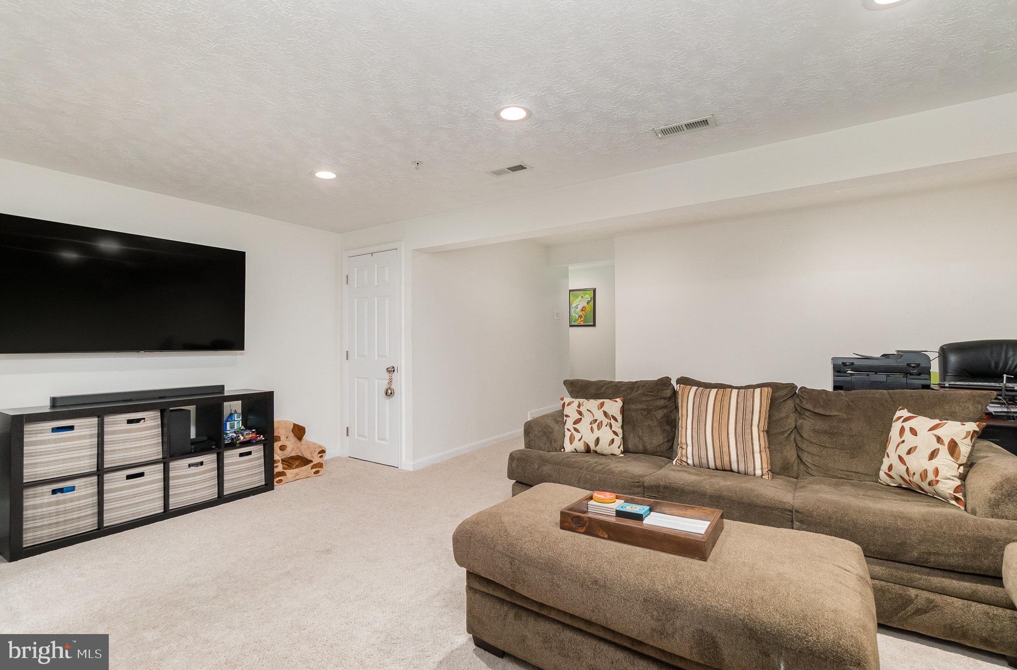 COUNTRY WALK - Residential