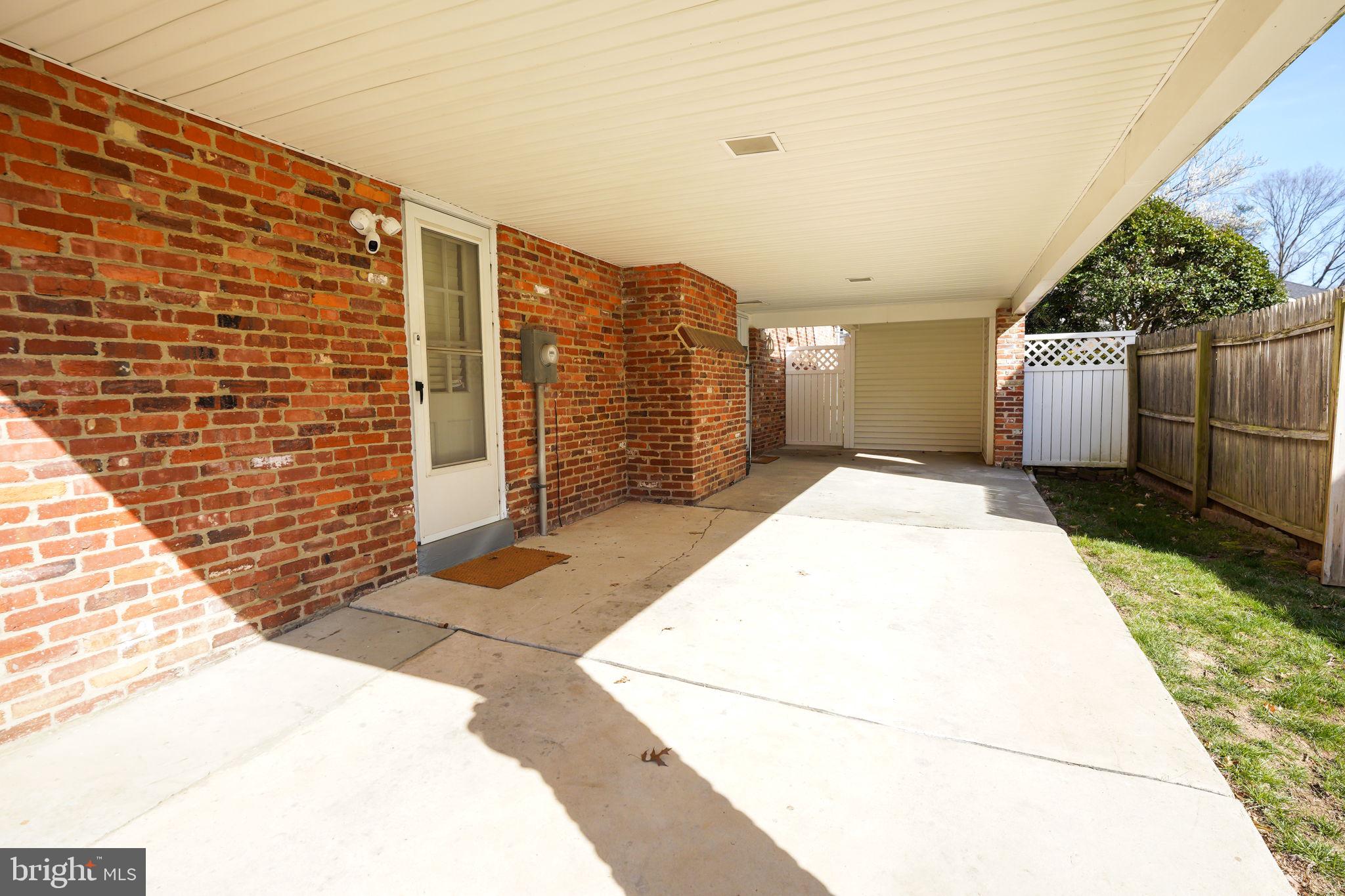 RIVERSIDE GARDENS - Residential